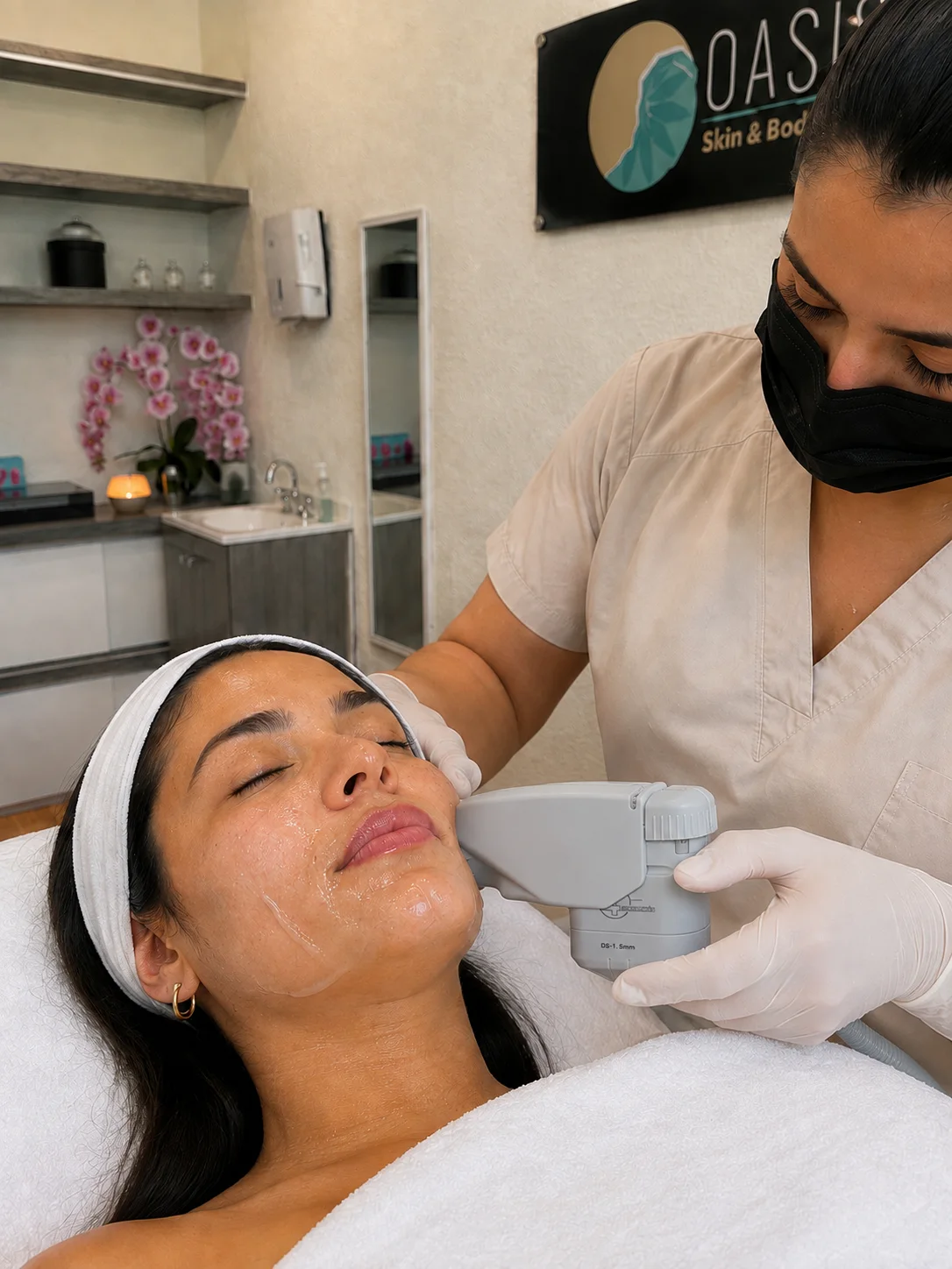 Aplicación de HIFU facial en OASIS Skin & Body Care